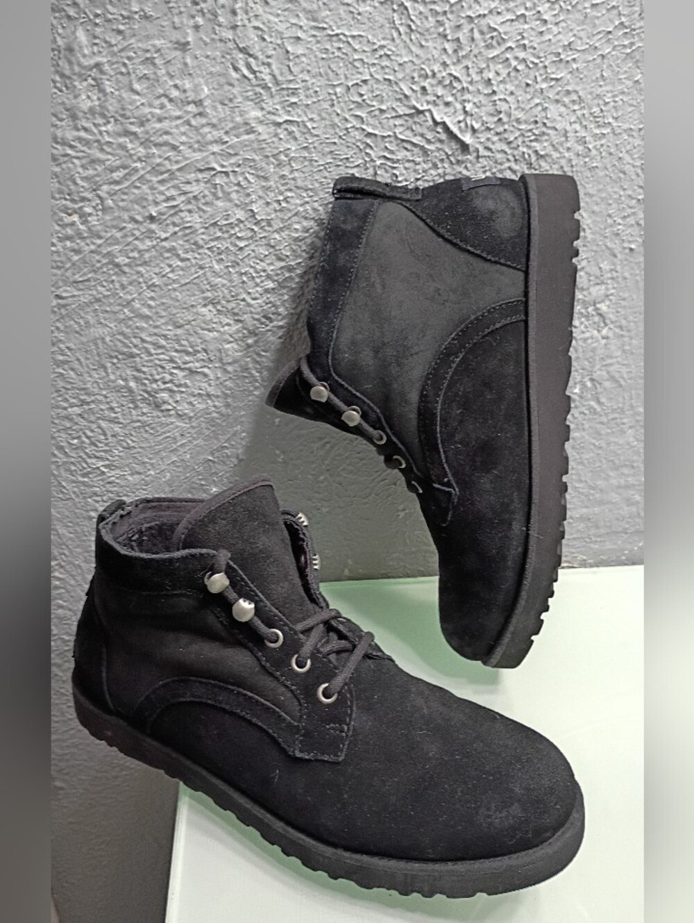 UGG Bethany Black Laced Up Sheepskin Suede Winter Ankle Booties Ladies Size 9